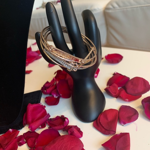 Multiple items. Earrings and bracelets. - Picture 6 of 11